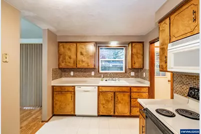 695 S 16th St, Lebanon, OR 97355 - Photo 7