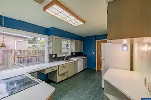 1030 21st St NE, Salem, OR 97301 - Photo 13