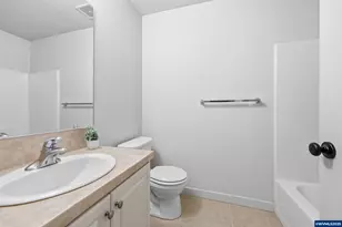 674 NE Newstead Ln, Hillsboro, OR 97006 - Photo 33