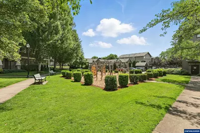 674 NE Newstead Ln, Hillsboro, OR 97006 - Photo 37