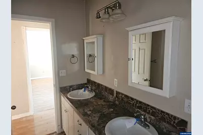 183 E Dodge St, Lebanon, OR 97355 - Photo 11