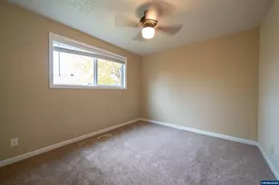 4555 Swallow Ct NE, Salem, OR 97301 - Photo 15