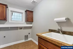 230 SW Wyatt St, Dallas, OR 97338 - Photo 37