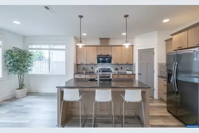 1124 SW Sylvia St, Corvallis, OR 97333 - Photo 3