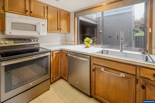 6630 Huntington Cir SE, Salem, OR 97306 - Photo 13