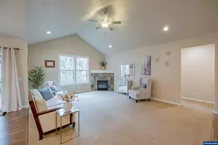 21022 Jennymarie Ln NE, Aurora, OR 97002 - Photo 19