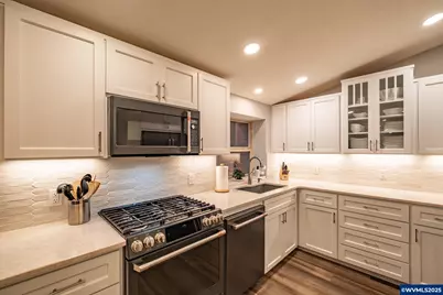 5037 Summerfield Dr SE, Salem, OR 97306 - Photo 9