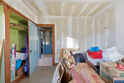 329 S 1st Av, Mill City, OR 97360 - Photo 35