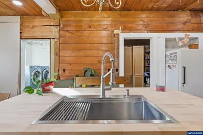 329 S 1st Av, Mill City, OR 97360 - Photo 17