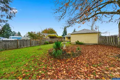 788 SW Cherry St, Dallas, OR 97338 - Photo 27