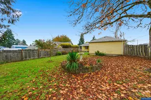 788 SW Cherry St, Dallas, OR 97338 - Photo 27