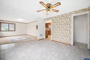 788 SW Cherry St, Dallas, OR 97338 - Photo 9