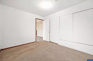 788 SW Cherry St, Dallas, OR 97338 - Photo 17