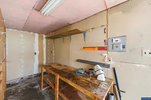 788 SW Cherry St, Dallas, OR 97338 - Photo 21