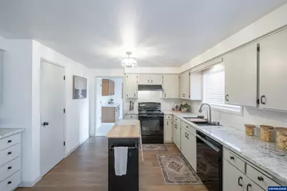 5015 Auburn Rd NE, Salem, OR 97317 - Photo 7