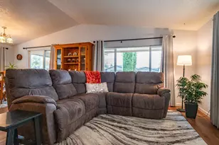 663 Royalty Cir NE, Salem, OR 97301 - Photo 7