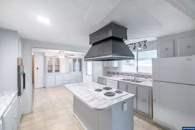 32300 Old Oak Dr, Tangent, OR 97389 - Photo 15