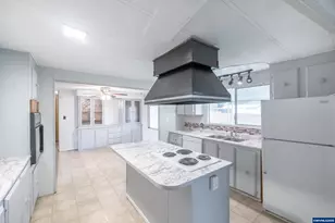 32300 Old Oak Dr, Tangent, OR 97389 - Photo 15