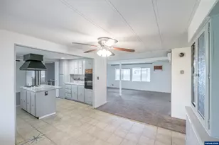 32300 Old Oak Dr, Tangent, OR 97389 - Photo 11