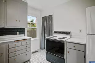 1885 Garfield St NE, Salem, OR 97301 - Photo 13