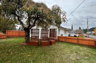 913 6th Ave, Sweet Home, OR 97386 - Photo 3