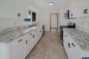 3113 Hammel St NE, Salem, OR 97301 - Photo 9