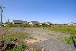 2488 Roll Tide (-2490) Ct, Lebanon, OR 97355 - Photo 9