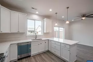 2488 Roll Tide (-2490) Ct, Lebanon, OR 97355 - Photo 15