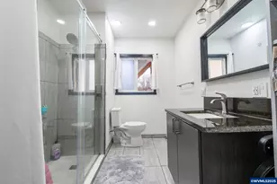 1060 15th St NE, Salem, OR 97301 - Photo 13