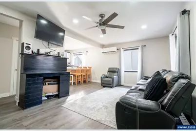 1060 15th St NE, Salem, OR 97301 - Photo 15