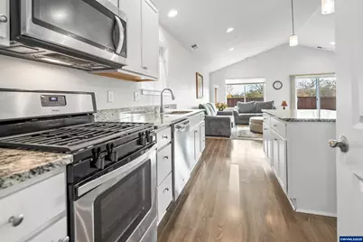 1871 SE Academy St, Dallas, OR 97338 - Photo 9