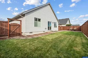 1871 SE Academy St, Dallas, OR 97338 - Photo 21