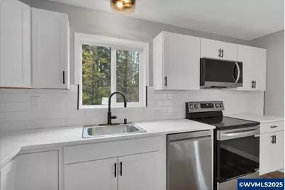 712 12th St, Sweet Home, OR 97386 - Photo 35