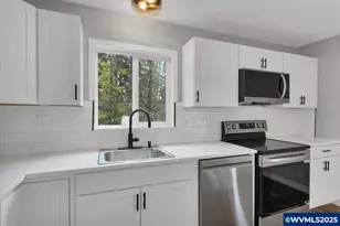 712 12th St, Sweet Home, OR 97386 - Photo 35