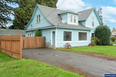 205 E Pine St, Lebanon, OR 97355 - Photo 3