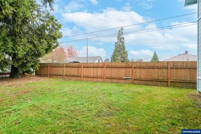 205 E Pine St, Lebanon, OR 97355 - Photo 35