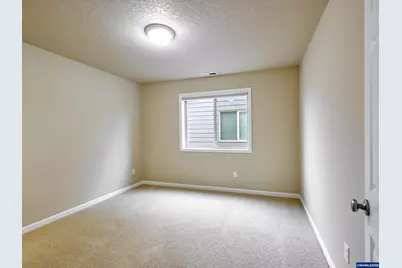 429 Turnberry Av, Woodburn, OR 97071 - Photo 25