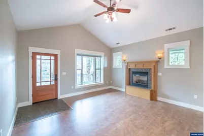 811 Northpoint Lp, Brownsville, OR 97327 - Photo 5