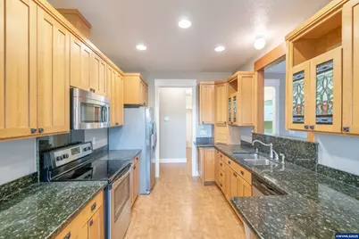 811 Northpoint Lp, Brownsville, OR 97327 - Photo 9