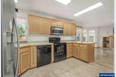 1061 Argon Av, Eugene, OR 97404 - Photo 9