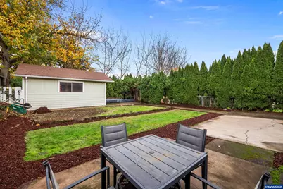 547 Fir St, Woodburn, OR 97071 - Photo 25