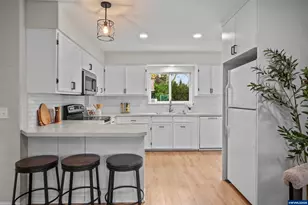 547 Fir St, Woodburn, OR 97071 - Photo 7