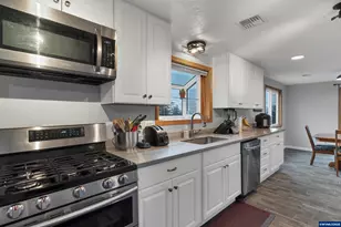 33844 Sunnyview Dr NE, Albany, OR 97322 - Photo 9