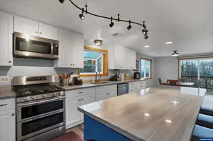 33844 Sunnyview Dr NE, Albany, OR 97322 - Photo 11