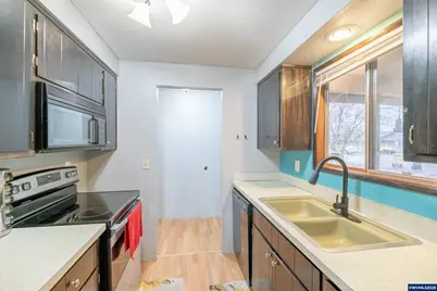 280 Honeysuckle St, Lebanon, OR 97567 - Photo 15