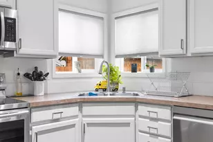 1241 Dahlia St, Woodburn, OR 97071 - Photo 9