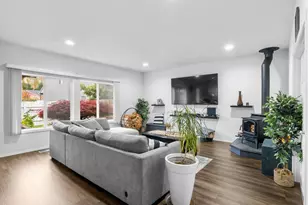 1241 Dahlia St, Woodburn, OR 97071 - Photo 3