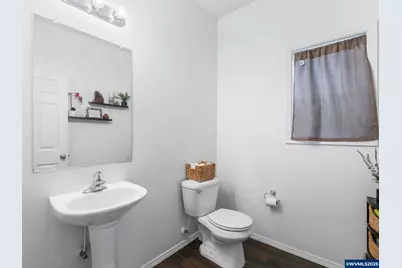 1241 Dahlia St, Woodburn, OR 97071 - Photo 11