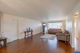 474 E Clackamas Cir, Woodburn, OR 97071 - Photo 9