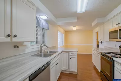 474 E Clackamas Cir, Woodburn, OR 97071 - Photo 15